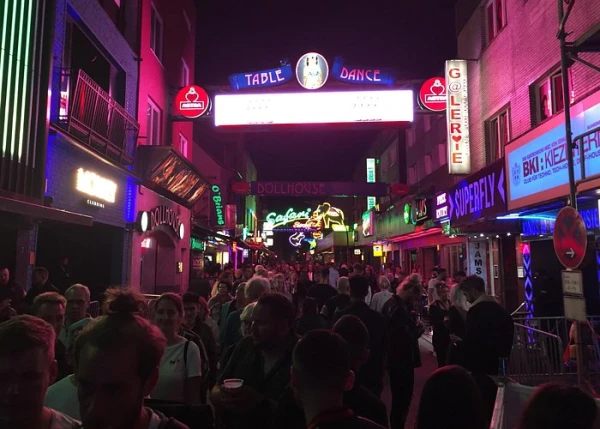 Теперь сюда водят экскурсии.