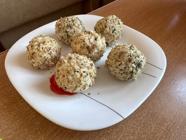 Quick Snack for Weekdays and Holidays: Let's Make Chicken Balls