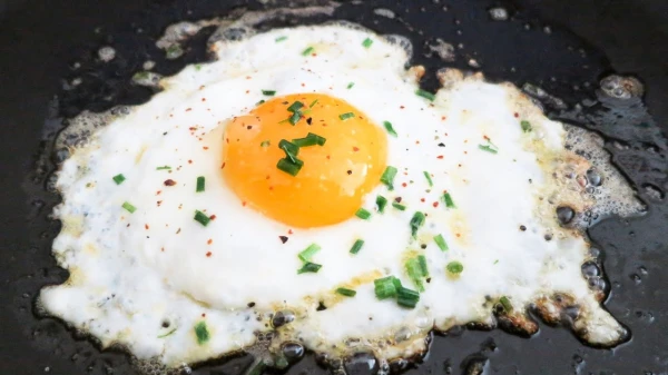 Perfect Fried Eggs Without a Frying Pan: A Quick Hack