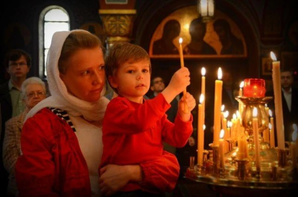How to Properly Place a Candle in a Church?