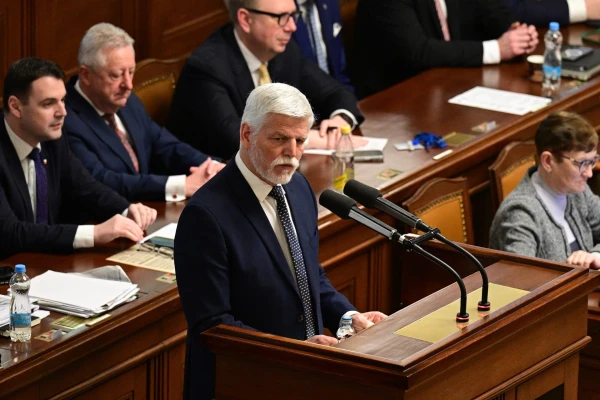 Глава государства Петр Павел - бывший генерал и военачальник НАТО.