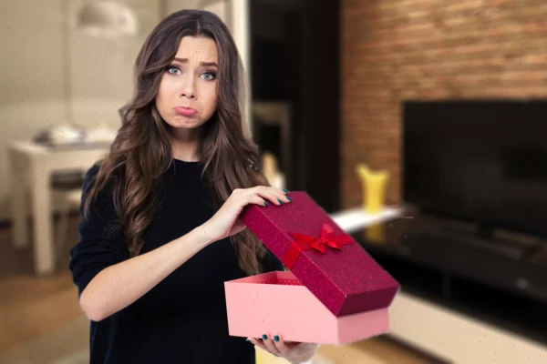 The Worst Gifts for March 8: What Can Spoil the Holiday