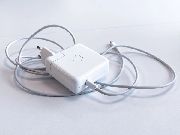 Shame: Apple Laptop Owners Will Be Left Without Chargers