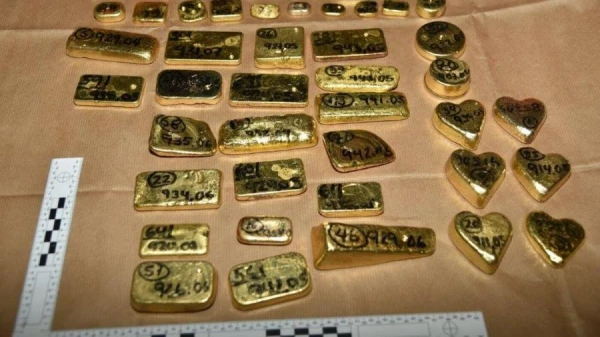 What unites gold leaf and puff pastry?