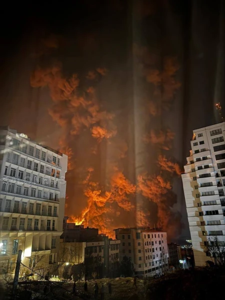 Кадры взрывов на улицах Тегерана после прилёта по газопроводу.