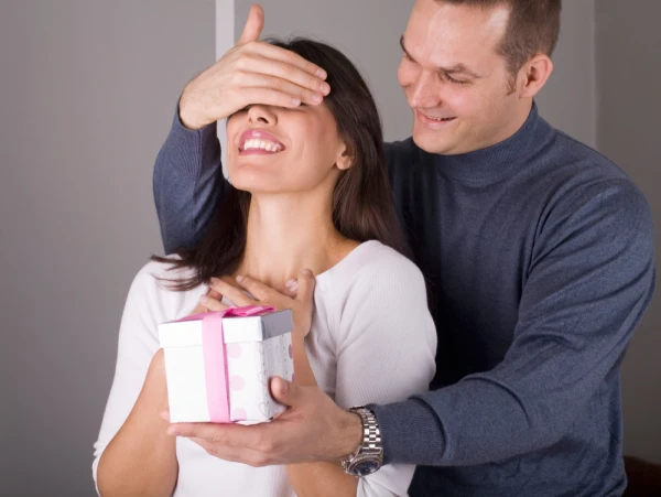 Why a Simple 'Thank You' Is Not Enough: How to Properly Accept Gifts from a Man