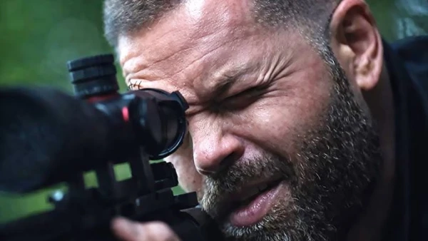 Кадр из сериала "Кросс"