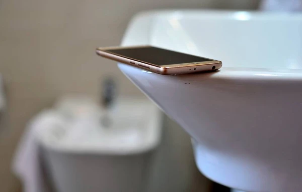 Don’t Put Your Phone Here: Five Common Places That Harm Your Device
