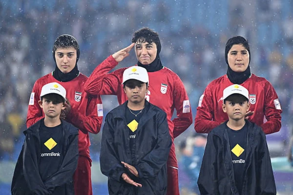 Australia granted humanitarian visas to five players of the Iranian national football team