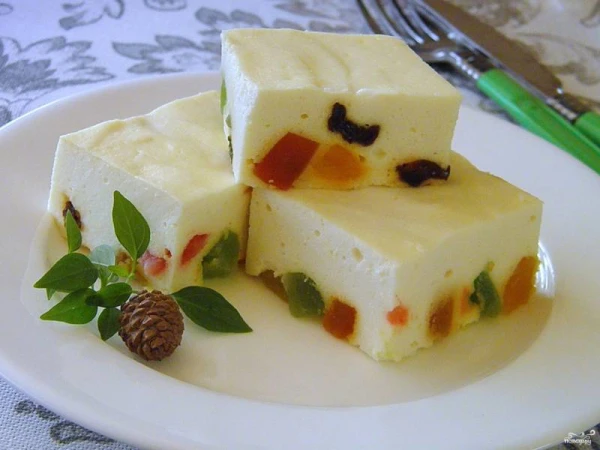 Tender and Juicy Dessert: Baking Cottage Cheese with Raisins, Candied Fruits, and Cinnamon