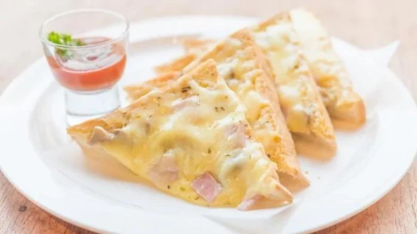 Delicious Breakfast: Hot Sandwiches with Smoked Chicken