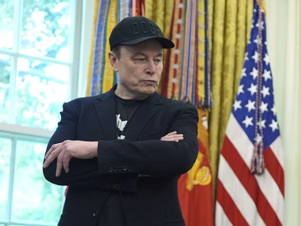 Его заботит не только космос, но и земные траты.