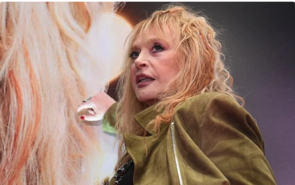 Oh, People!” Alla Pugacheva Started Using a Walking Cane