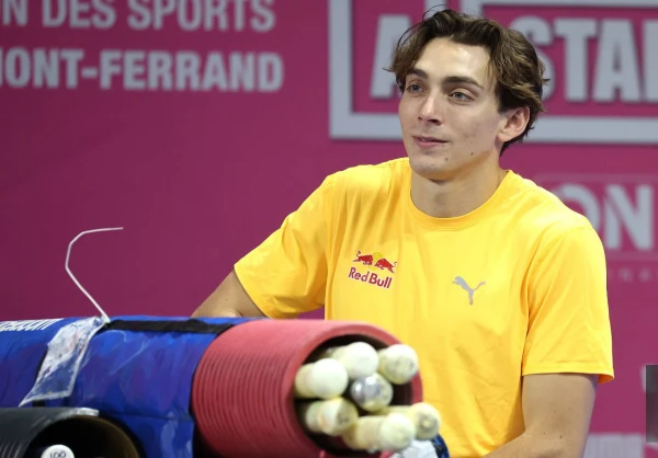 Swedish unicorn Armand Duplantis breaks the world record in pole vaulting for the 15th time in his career