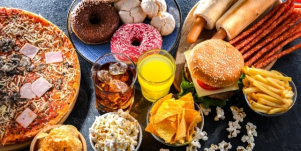The therapist explained why prolonged stress increases appetite and cravings for unhealthy food (and what to do about it)