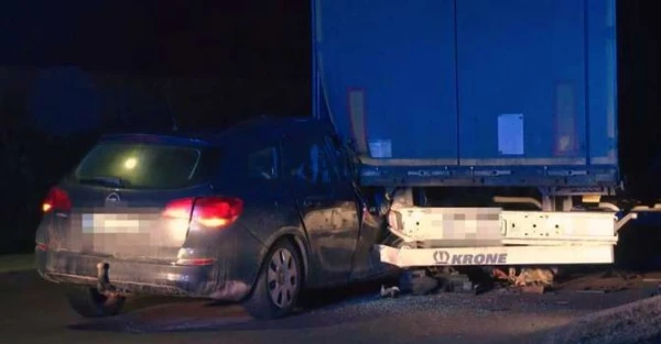 80-year-old man crashed his car into the back of a truck and went home in a state of shock