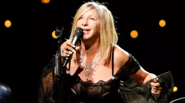 Эта бабушка еще хоть куда.