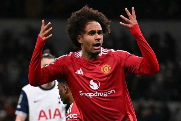 Manchester United names five players they are ready to sell