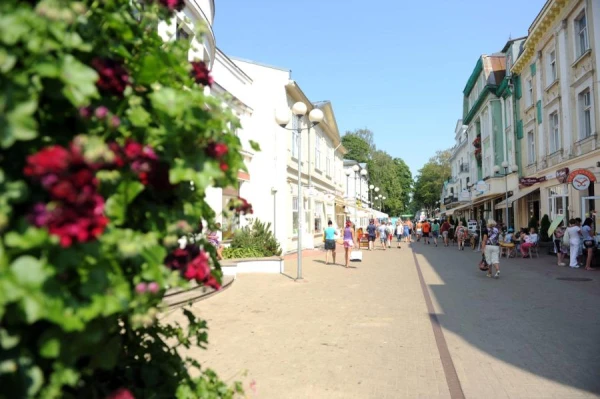 Jomas Street Awaits Changes: Jurmala Prepares to Update Its Main Tourist Street