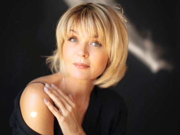 This is what happiness looks like: Yulia Menshova showed a charming puppy at home