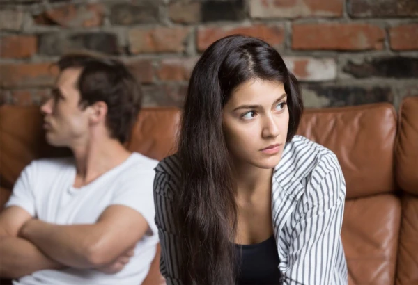 From Passion to Indifference: How to Notice Burnout in Relationships in Time