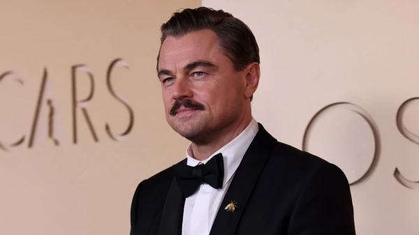 DiCaprio's New Look Sparks Discussions at the Oscars