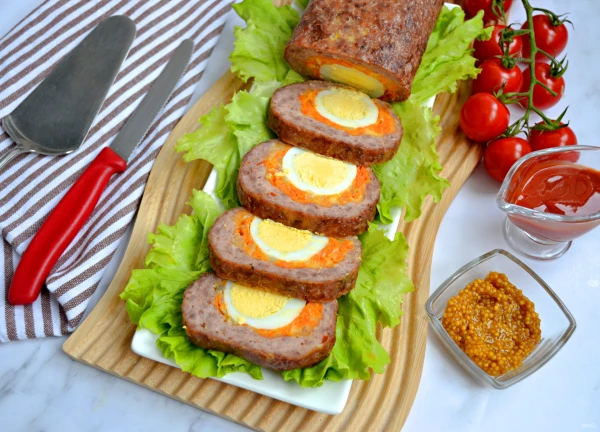 When Cutlets Get Boring: Juicy Minced Meat Roll with Filling