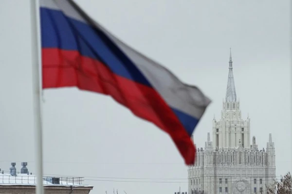 Premiers of Britain and Canada Promise to Pressure Russia