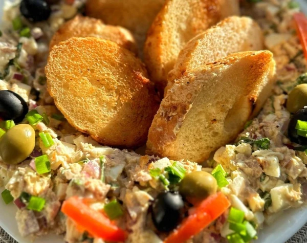 Tuna Snack in the Shape of a Wreath: Simple and Delicious Recipe