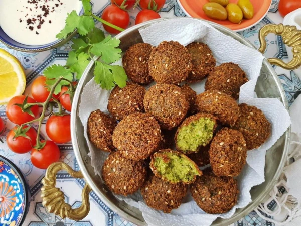 Falafel: how to prepare it and what to serve with it?