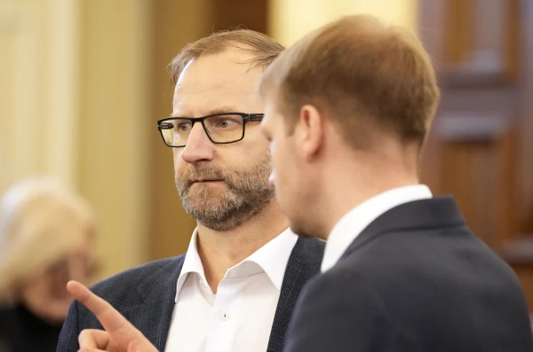 Why did the 'green farmers' decide not to get rid of Minister Švinka? Three reasons