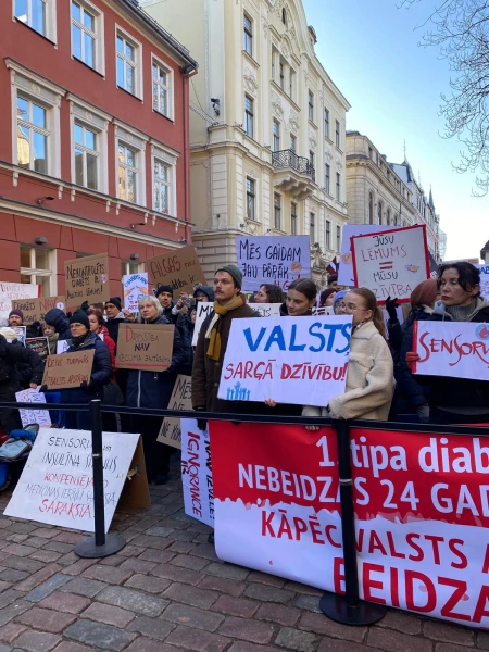 “We Just Want to Live Fully!” - Sick Residents of Latvia Gathered Near the Saeima