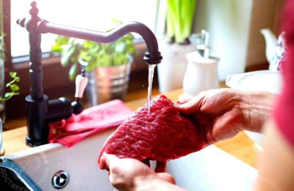 How to Properly Wash Meat and Eggs Before Cooking, Explained by a Doctor