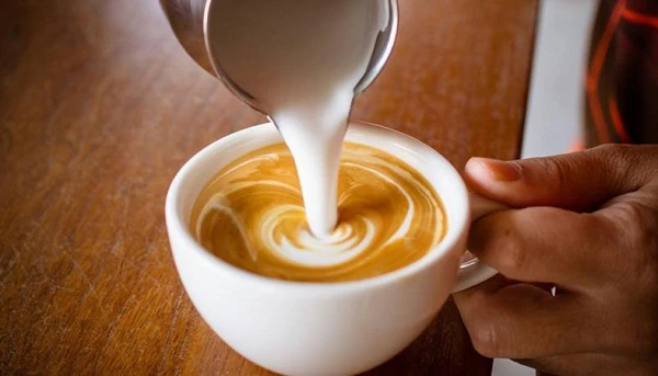 Nutritionists Highlight the Healthiest Milk to Add to Coffee