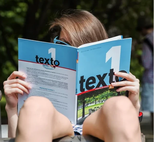 Язык Вольтера по-прежнему растет в популярности.