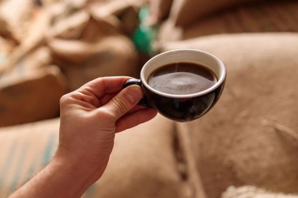 How many cups of coffee can people with hypertension drink per day?