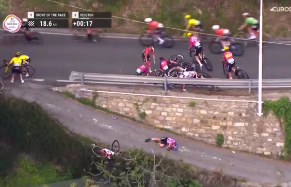 Massive Crash at Women's Cycling Race – Athletes Fell from a Height of 5 Meters