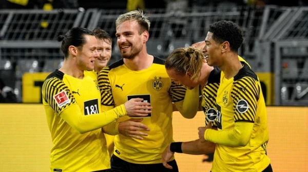 Dortmund's Borussia achieved a remarkable comeback victory over Hamburg. The hosts were awarded three penalties