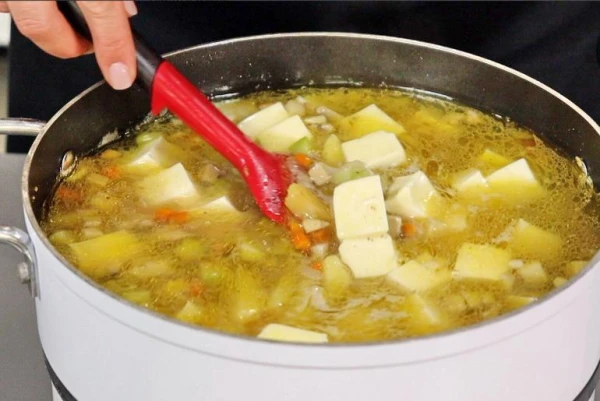 Fragrant and Tender Chicken Soup with Cream