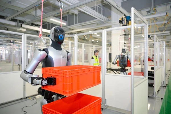 Неутомимый работничек Поднебесной.