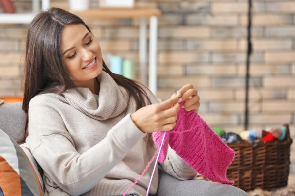 Knitting Against Stress: Why This 'Grandma's' Method Is Trending Again