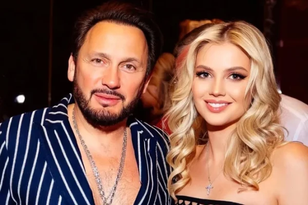 Муж ее мамы оказался галантным.