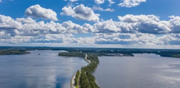 Озерные дали манят редкого путешественника.