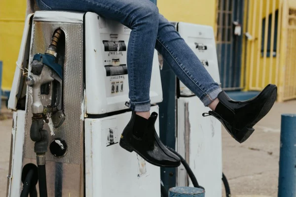 Limits on Fuel Purchases Introduced in Europe: Fuel Crisis Intensifies