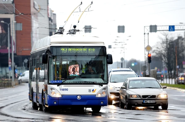 Riga Takes on Air: Traffic Lights, Electric Cars, and Speed Reduction — Will It Help?