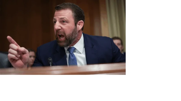 Раньше он работал в сантехническом бизнесе.