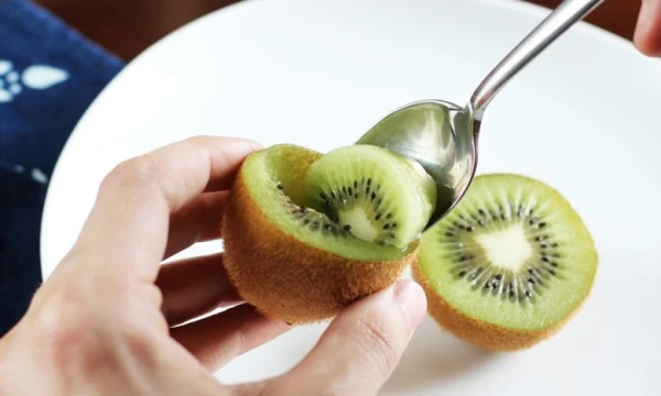 Two kiwis before bedtime help reduce anxiety and improve sleep quality