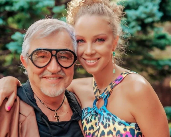 Dmitry Dibrov Found New Love: Details of the Romance While Polina Intrigues with Photos from the Registry Office