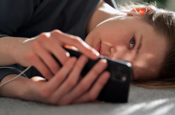 The Main Sign of Phone Addiction Identified