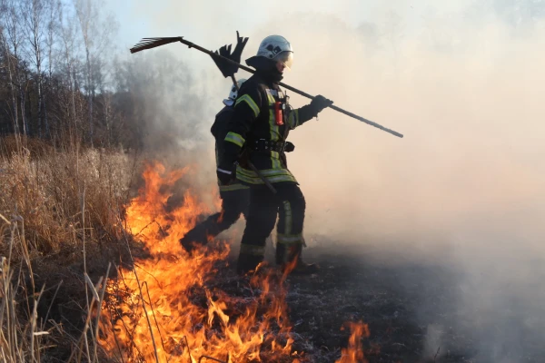 Hundreds of Fires: Dry Grass is Burning Again Across the Country